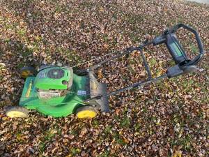 lot 4 image: John Deere JS36 Mower with MowMentum Drive System