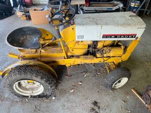 lot 20 image: Cub Cadet 100 Garden Tractor - Vintage Yard Equipment