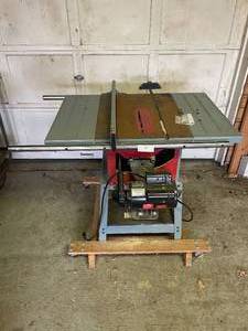 lot 8 image: Delta 10 Contractors Table Saw with Motor