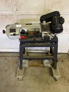lot 9 image: 4 12 Swing Metal Cutting Band Saw Model T280