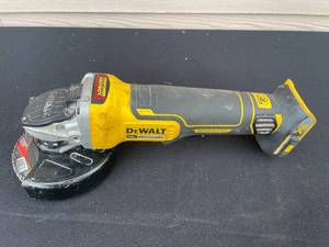 lot 28 image: Dewalt 20V Brushless Cordless Angle Grinder DCG413