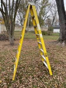 lot 35 image: Keller 8-Foot Fiberglass Step Ladder - 375 lbs Load Capacity
