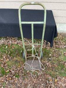 lot 84 image: Hand Truck Dolly