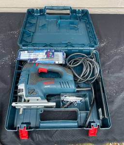lot 102 image: Bosch Jigsaw Model JS470E with Accessories and Carrying Case
