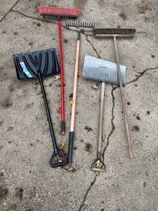 lot 506 image: Lot of Lawn Care Tools
