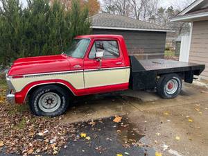 lot 2 image: 1978 Ford F-150 Ranger Pickup Truck with Flatbed