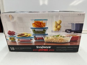 lot 62 image: New Snapware Pyrex 18-piece Glass Food Storage Set