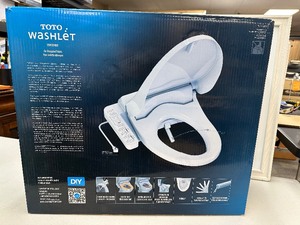 lot 52 image: TOTO Washlet Elongated Bidet Seat T1SW3014#01 Open Box New