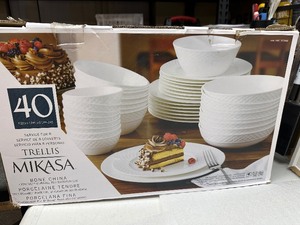 lot 114 image: Mikasa Trellis Bone China 40-Piece Dinnerware Set