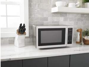 lot 47 image: New KitchenAid 1.6-cu ft 1200-Watt Sensor Cooking Controls Countertop Microwave (Stainless Steel)