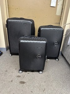lot 75 image: American Tourister Curio 3 Piece Set Expandable Spinner Luggage- Luggage Set