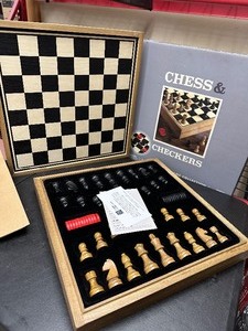 lot 194 image: Deluxe Vintage 2 In 1 Game Collection - Nice Wood Chess & Checker Set