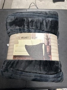 lot 182 image: New Life Comfort Luxe Velvet Throw Blanket - Black - 60 x 70