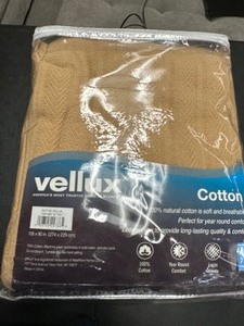 lot 183 image: New Vellux King Size 100% Cotton Loom Woven Blanket 108 x 90 Tan