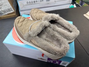 lot 314 image: New Womens Baretraps Gemma Spring  Winter Faux Fur Lined Shoes  Mules  Slippers Size 8 Taupe