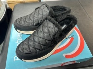 lot 317 image: New Womens Baretraps Gemma Spring  Winter Faux Fur Lined Shoes  Mules  Slippers Size 6.5 Black
