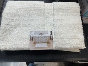 lot 383 image: New Mohawk Home Bath Rug 24 x 36 End Border White - Super Soft - Has small red spot near tag