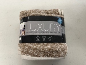 lot 418 image: New 4 Pack of Luxury Bathroom Hand Towels and Wash Cloths