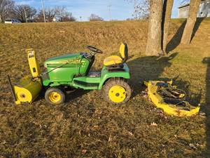 John Deere 325 Lawn Tractor
