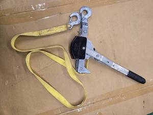 lot 25 image: Ohio Vintage Rope Hoist & Puller 1000LB Lift 2000LB Pull TT1-8W (Used but functions like NEW)
