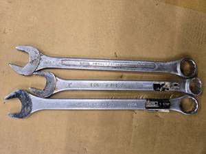 lot 32 image: Lots of 3 huge Wrenches ( See pictures)