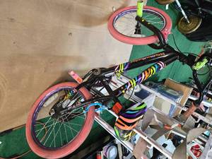 lot 85 image: Little Miss Matched 18 BMX Bike