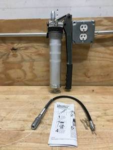 lot 106 image: LubriMatic Snaplock Lever Grease Gun
