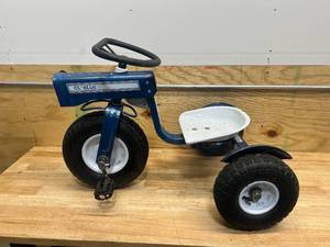 lot 73 image: Ol Blue Steel Tractor Tricycle