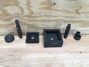 lot 70 image: Temco Square Punch & Die Set Model # TH0307