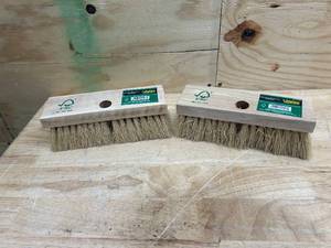lot 141 image: Lot of 2- Professional Grade 9 Blacktop Applicators