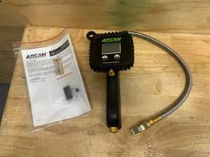 lot 46 image: ARCAN Digital Tire Inflator with Air Pressure Gauge (11272412)