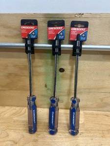 lot 149 image: CRESCENT Box of 3- #4 x 8 CP48 Screwdrivers (1127246.60)