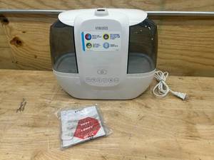 lot 49 image: TOTAL COMFORT Ultrasonic Humidifier with UV-C Technology and Remote Control