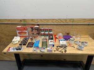lot 200 image: Lot of Various Items