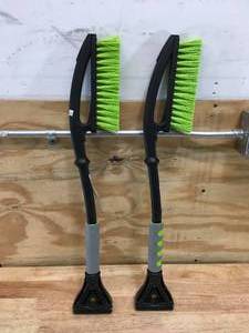 lot 177 image: Lot of 2 - 26 Power Series Snow Brushes