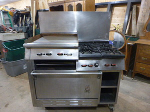 Wolf 4-Burner Gas Range with Griddle