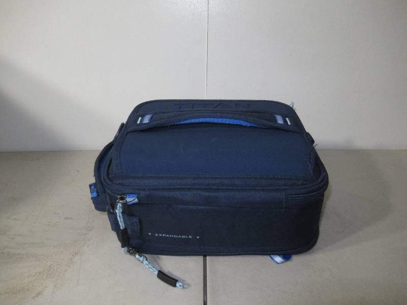 lot 3 image: Titan by Arctic Zone Fridge Cold Molded Lunch Box with Ice Walls-Blue