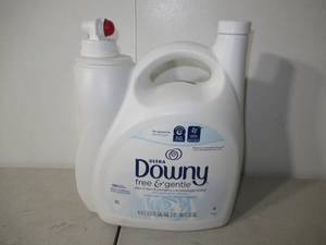 lot 37 image: Downy Free & Gentle HE Compatible Ultra Liquid Fabric Softener-140 fl oz