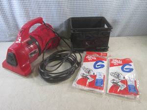 lot 27 image: (CSB) Dirt Devil Electric Hand Vacu...