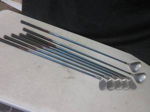 lot 33 image: (F-2) Golf Pride Bill Skelley Signa...