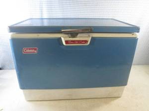 lot 34 image: (F-3) Vintage Coleman Snow-Lite Coo...