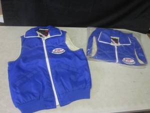lot 38 image: (CSB) 2 Wiman Quilted Vests with 3M...