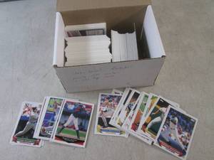 lot 65 image: (EC1) Assorted Baseball Cards - 199...
