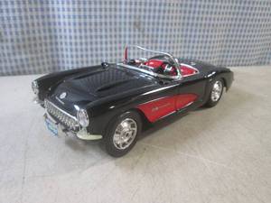 lot 76 image: (CNTR) Diecast 1957 Corvette 118 S...