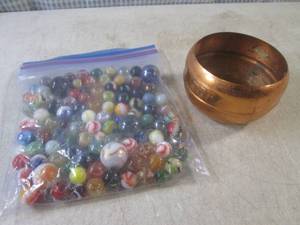 lot 83 image: (EC1) Bag of Vintage Marbles and Co...