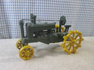 lot 155 image: (CNTR) Cast Iron John Deere Tractor...