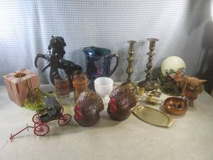 lot 158 image: (EC1) Lot of Misc Decor Etc...