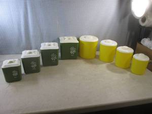 lot 160 image: (EW5) 2 Vintage Canister Sets Plast...