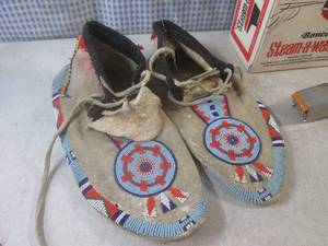 lot 161 image: (CSB) Vintage Leather Moccasins wit...