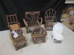 lot 162 image: (A-3T) Wood Craft Hobby Decor Chair...